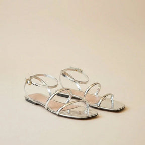 Sandália Feminina Rasteira Bico Quadrado com Tiras e Fechamento no Tornozelo Prata