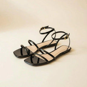 Sandália Feminina Rasteira Bico Quadrado com Tiras e Fechamento no Tornozelo Preta