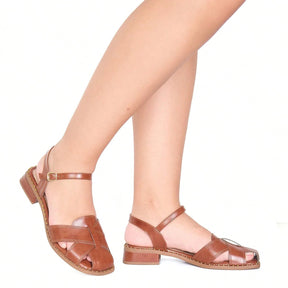 Sandália Feminina Salto Baixo Frente Fechada Vintage Boho Chic Caramelo
