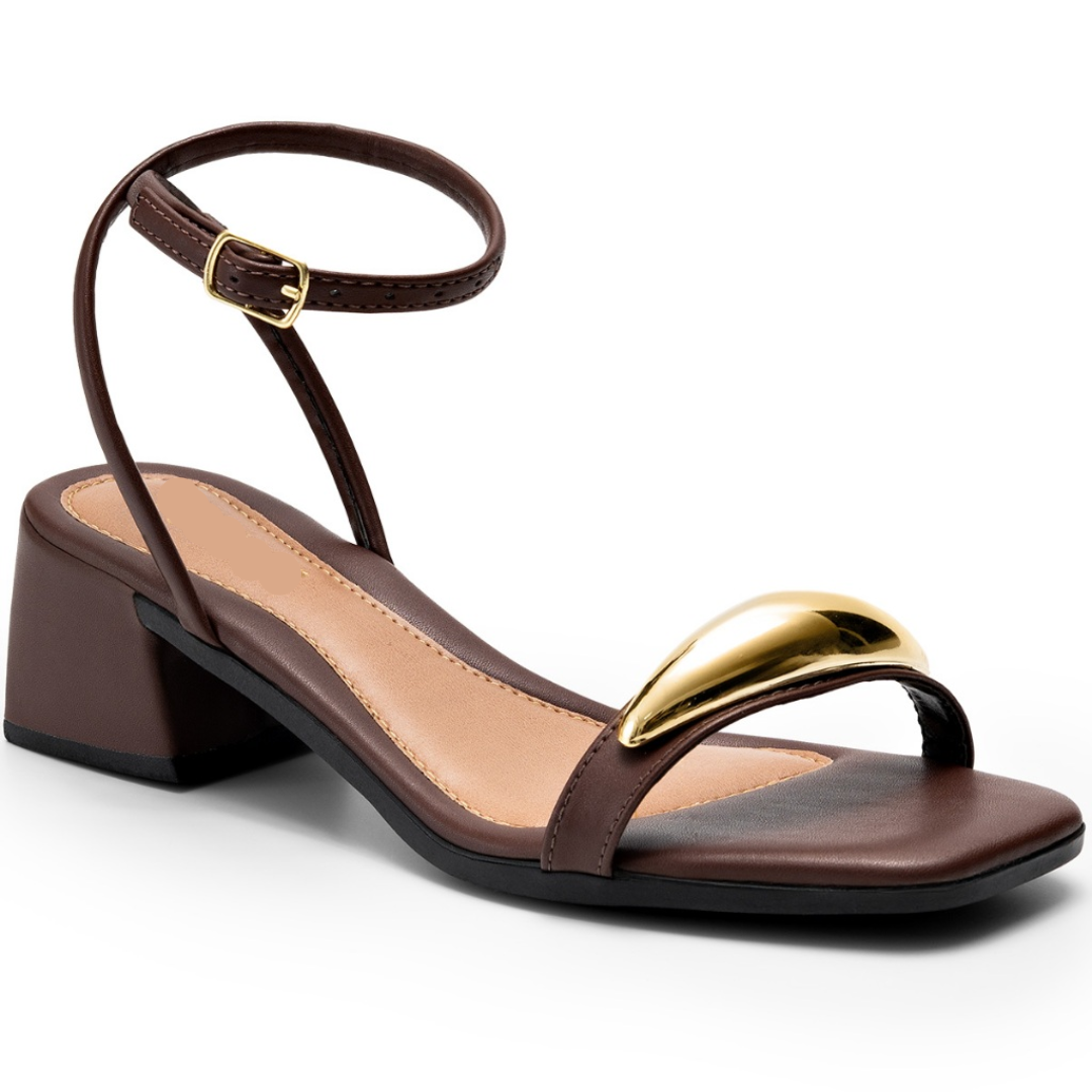 Sandália Feminina Salto Bloco Baixo com Enfeite Metalizado Marrom