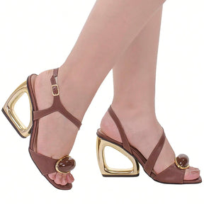 Sandália Feminina Salto Estilizado Metálico com Enfeite Marrom 