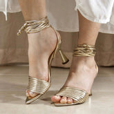 Sandália Feminina Salto Fino e Bico Folha De Amarração no Tornozelo Dourada