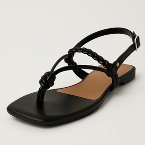 Sandália Rasteira Dedinho com Regulagem e Tiras Trançadas Preta