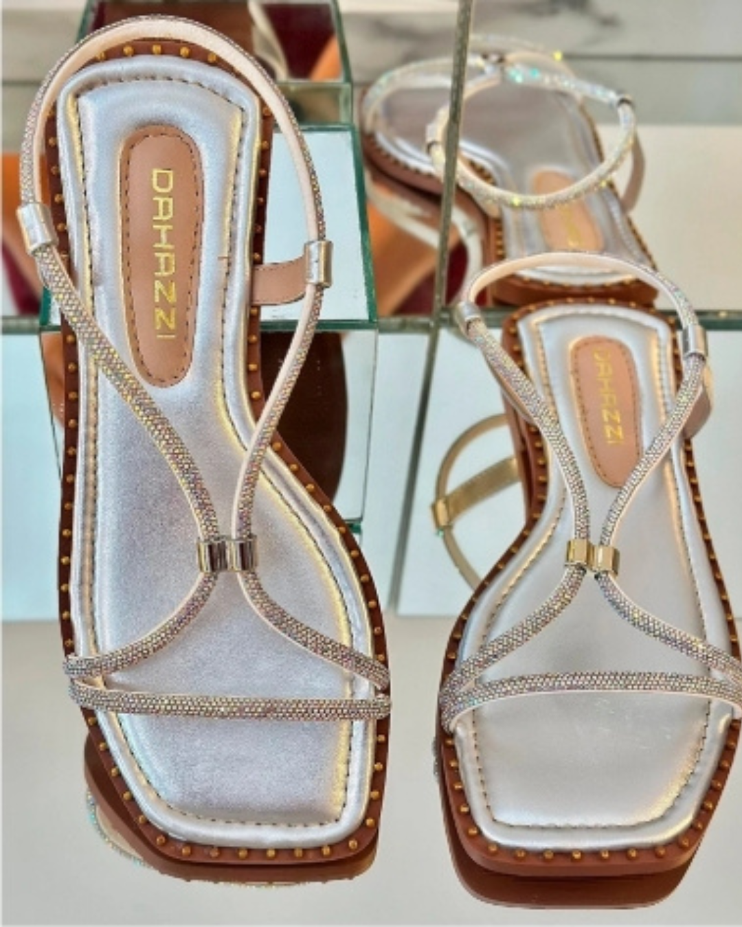 Sandália Rasteira Feminina Calce Fácil com Brilho Strass Prata