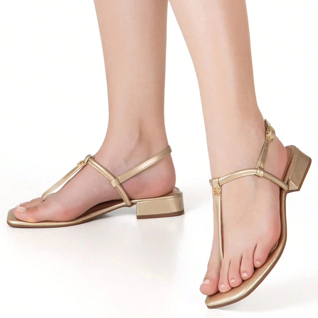 Sandália Rasteira Feminina De Dedo e Tira no Tornozelo Confortável Casual Dourada