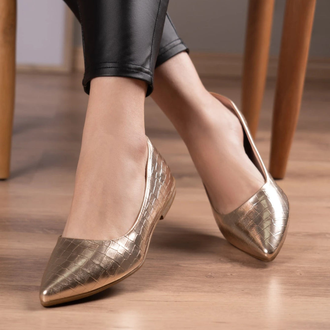 Sapatilha Feminina Bico Fino Textura Croco Confortável Dourada