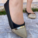 Sapatilha Feminina Bico Fino com Detalhes em Brilho Dourado Preto