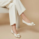 Sapatilha Feminina Bico Fino e Fivela Decorativa Branca