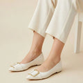 Sapatilha Feminina Bico Fino e Fivela Decorativa Branca