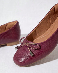 Sapatilha Feminina Bico Quadrado Lezard Texturizada com Lacinho Marsala 