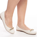 Sapatilha Feminina Bico Redondo Clássica com Corrente Off White