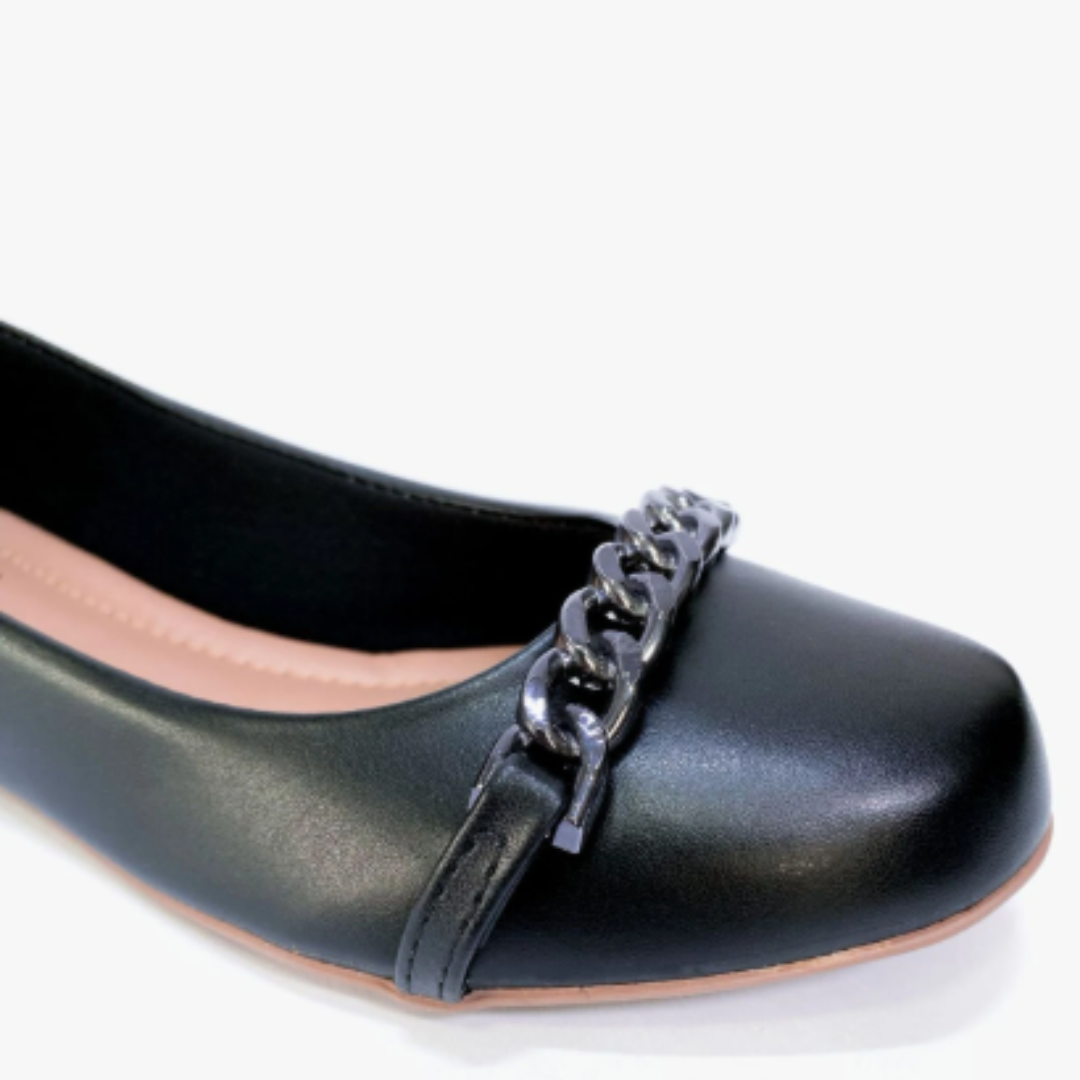 Sapatilha Feminina Bico Redondo Clássica com Corrente Preta