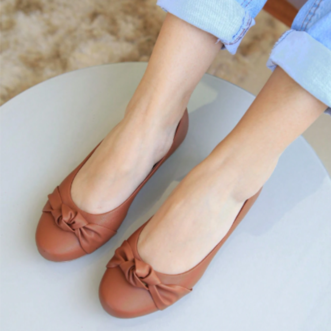 Sapatilha Feminina  Clássica Minimalista com Detalhe em Nó Caramelo