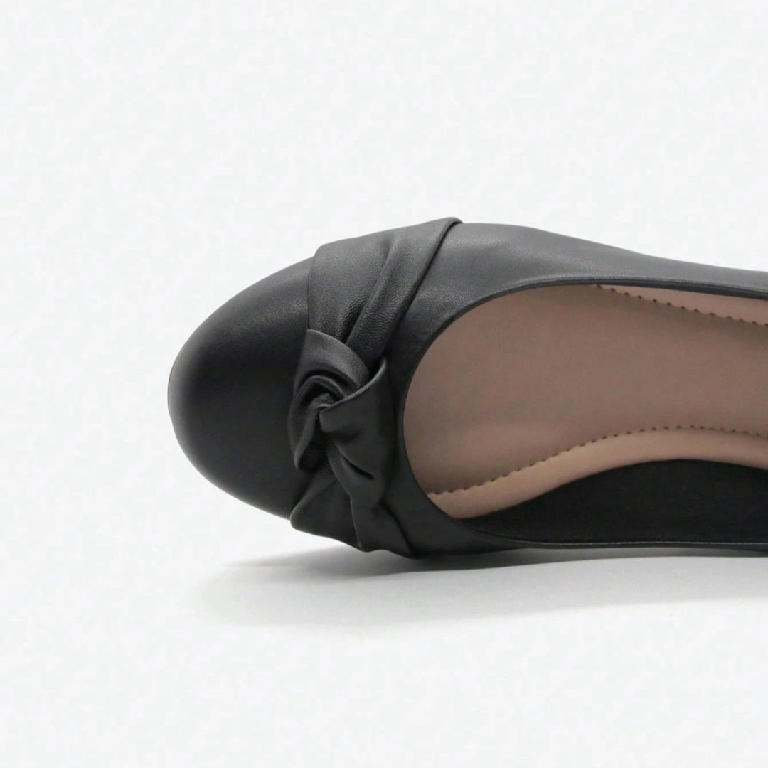 Sapatilha Feminina  Clássica Minimalista com Detalhe em Nó Preta