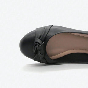 Sapatilha Feminina  Clássica Minimalista com Detalhe em Nó Preta