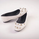 Sapatilha Feminina Mary Jane Bico Quadrado com Esferas Douradas Off White