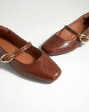 Sapatilha Feminina Mary Jane Texturizada com Fivela Oval Marrom