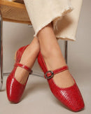 Sapatilha Feminina Mary Jane Texturizada com Fivela Oval Vermelha