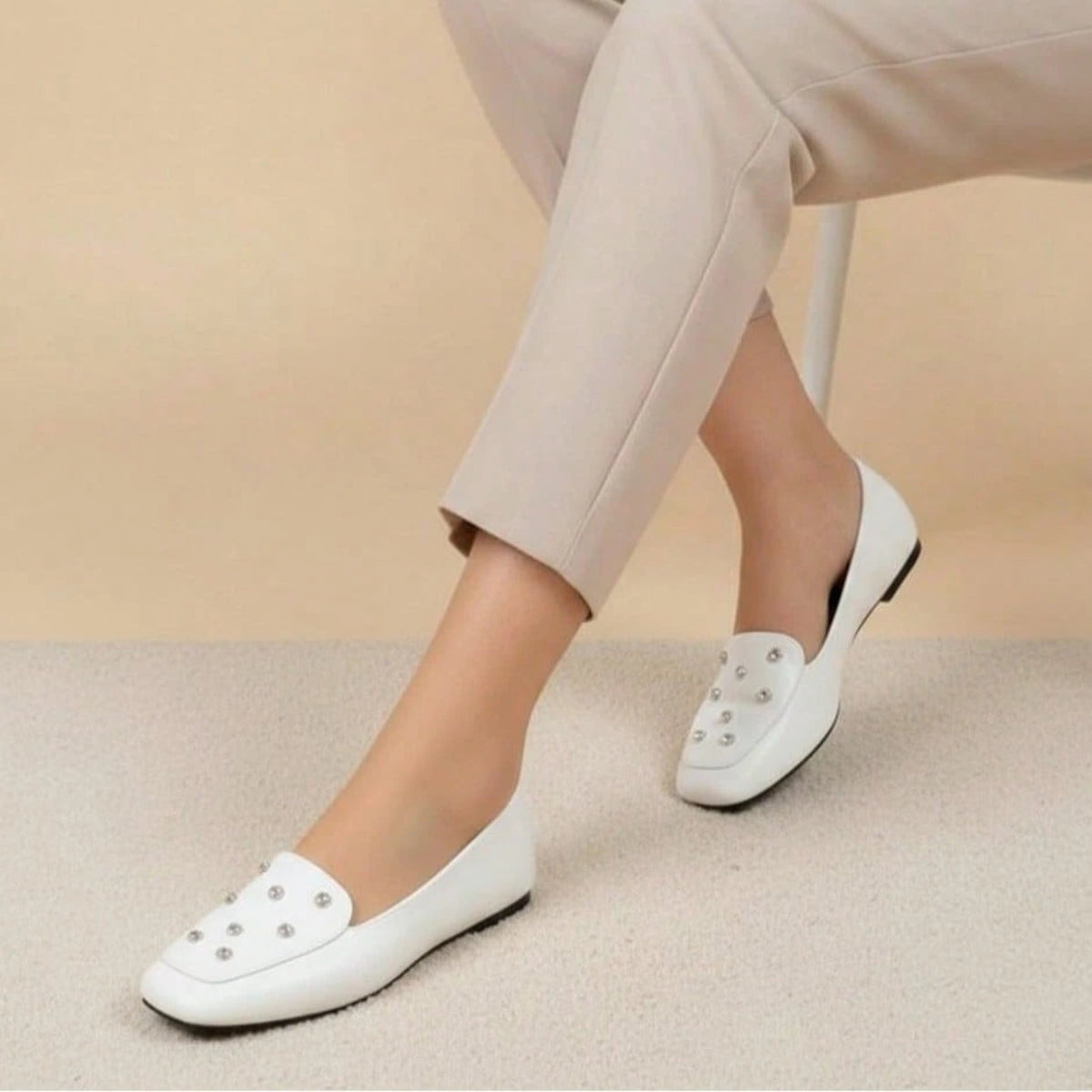 Sapatilha Feminina Mocassim Bico Quadrado com Brilho Ponto de Luz Branco