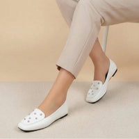 Sapatilha Feminina Mocassim Bico Quadrado com Brilho Ponto de Luz Branco