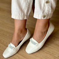 Sapatilha Feminina Mocassim Bico Quadrado com Strass  Branco