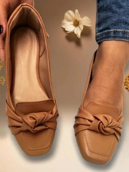 Sapatilha Feminina Mocassim com Bico Quadrado e Detalhe em Nó