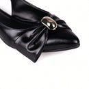 Sapatilha Feminina Slingback Bico Fino com Enfeite Laço e Aplique Metalizado Preta