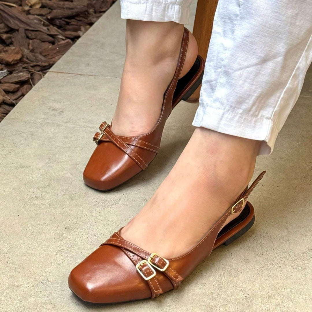 Sapatilha Feminina Slingback Bico Quadrado com Fivelas Caramelo