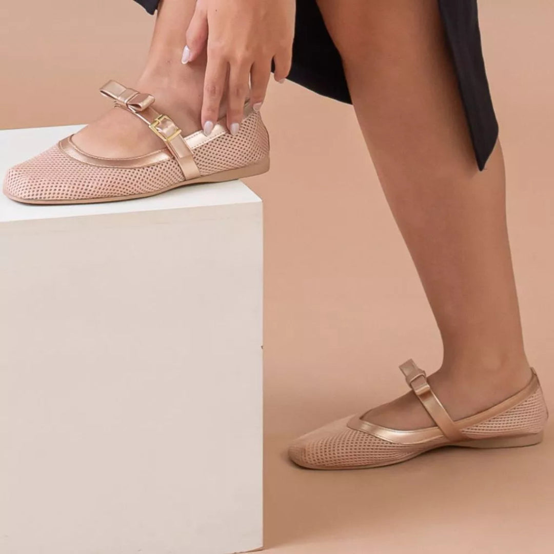 Sapatilha Feminina de Telinha Transparente e Laço Dourada