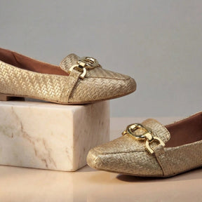 Sapatilha Mocassim Feminina Tressê | Dourado com Enfeite Retangular