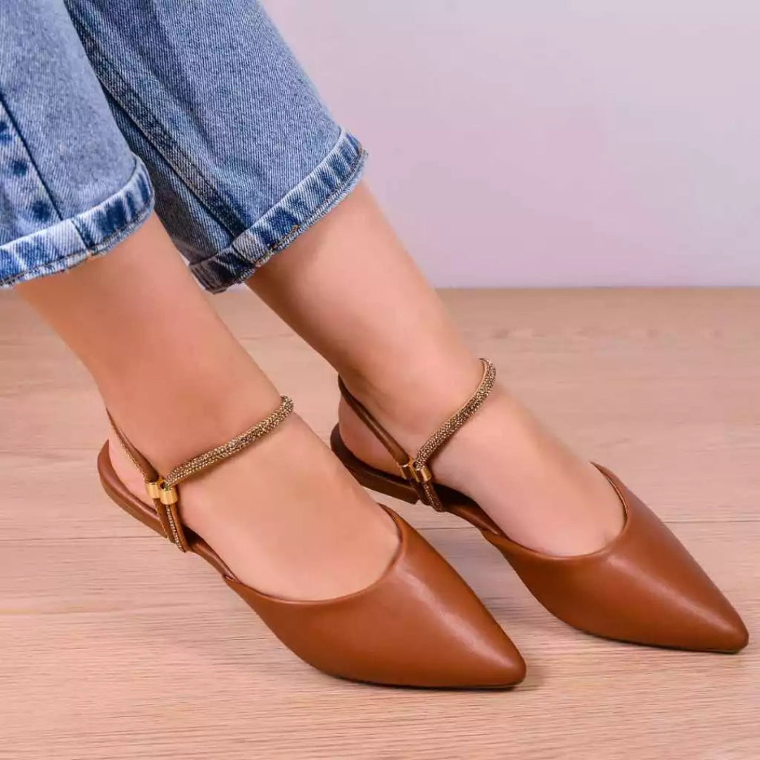 Sapatilha Mule Feminina Bico Fino 2 em 1 com Strass e Regulagem Caramelo