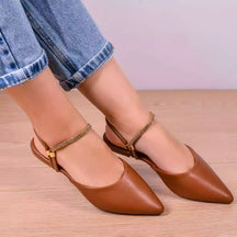 Sapatilha Mule Feminina Bico Fino 2 em 1 com Strass e Regulagem Caramelo