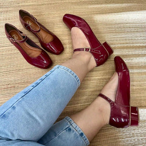 Sapato Feminino Boneca Marsala com Salto Baixo – Elegante, Clássico e Confortável