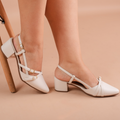 Sapato Feminino Scarpin Slingback Bico Fino Salto Baixo Bloco com Tiras e Fivela Off White