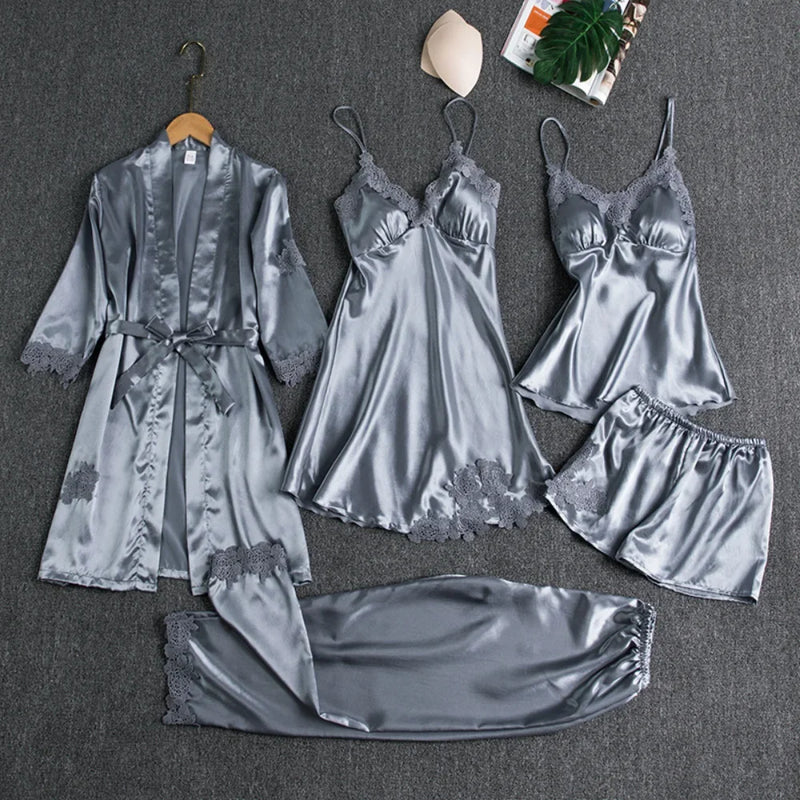 Conjunto de Pijamas e Robe Tecido Macio - 5 Peças