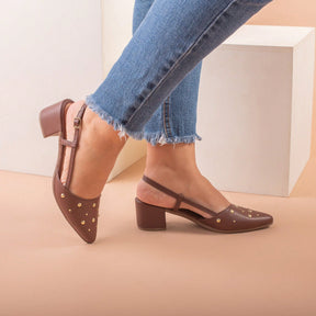 Scapin Feminino Slingback  Bico Fino Salto Bloco Baixo Confortável e Aplicações Marrom