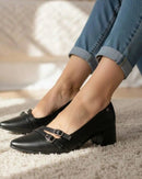 Scarpin Feminino Bico Fino Salto Bloco Baixo Duas Fivelas Preto