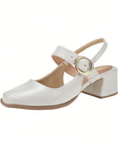 Scarpin Feminino Bico Quadrado Salto Bloco Baixo Mary Jane com Fivela Off White