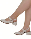 Scarpin Feminino Bico Quadrado Salto Bloco Baixo Mary Jane com Fivela Off White