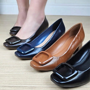 Scarpin Feminino Salto Bloco e Bico Quadrado com Enfeite 