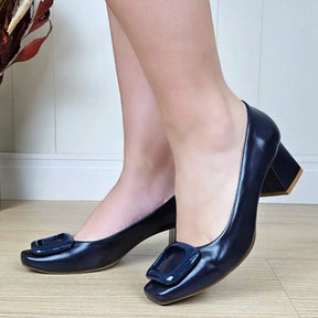 Scarpin Feminino Salto Bloco e Bico Quadrado com Enfeite Azul Marinho