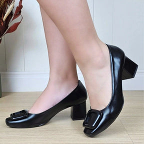 Scarpin Feminino Salto Bloco e Bico Quadrado com Enfeite Preto