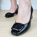 Scarpin Feminino Salto Bloco e Bico Quadrado com Enfeite Preto