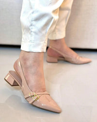 Scarpin Feminino Slingback Bico Fino Salto Bloco Baixo e Fivelas Bege