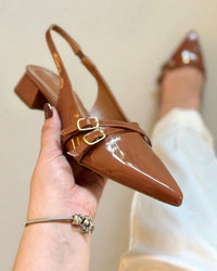 Scarpin Feminino Slingback Bico Fino Salto Bloco Baixo e Fivelas Caramelo