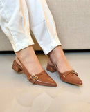 Scarpin Feminino Slingback Bico Fino Salto Bloco Baixo e Fivelas Caramelo