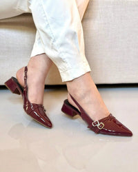 Scarpin Feminino Slingback Bico Fino Salto Bloco Baixo e Fivelas Marsala