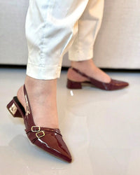 Scarpin Feminino Slingback Bico Fino Salto Bloco Baixo e Fivelas Marsala