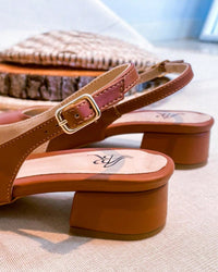 Scarpin Feminino Slingback Bico Fino Salto Bloco Baixo e Laço Caramelo