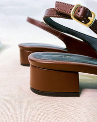 Scarpin Feminino Slingback Bico Fino Salto Bloco Baixo e Laço Marrom